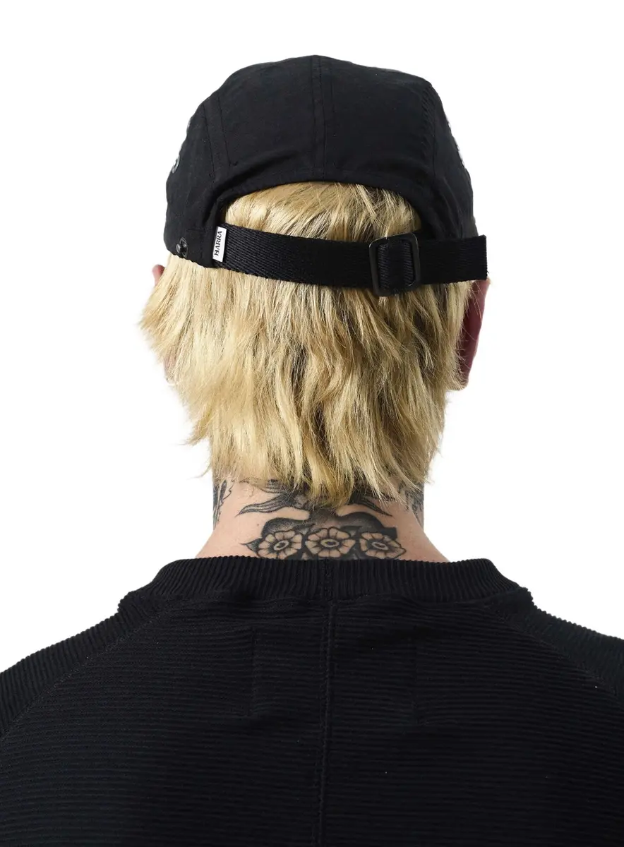 BONÉ FIVE PANEL LEVE